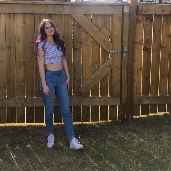 HOLLISTER ultra high-rise mom jean 💙 - Picture 4 of 4